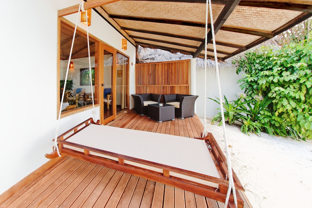 Angaga Island Resort And Spa 5/57
