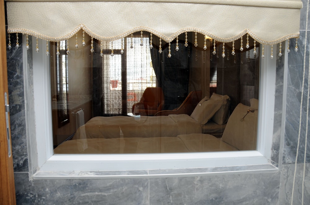 Tehran Boutique Hotel 8/48