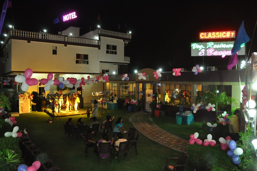 Classic 7 Hotel &amp; Restaurant 32/43