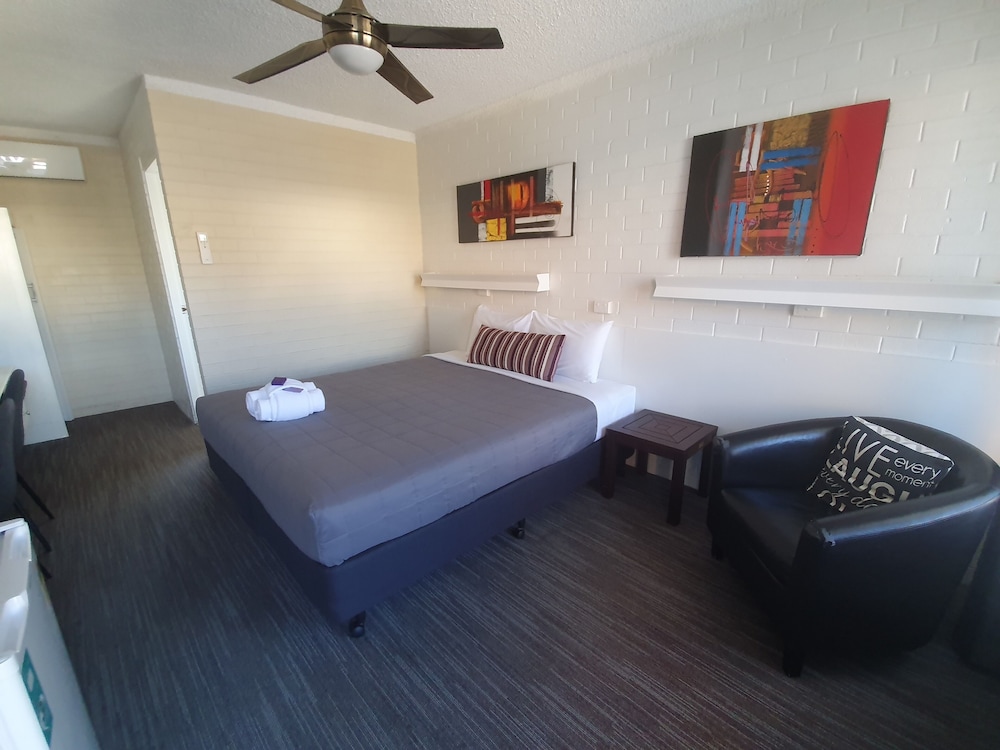 Coastal Bay Motel 29/66