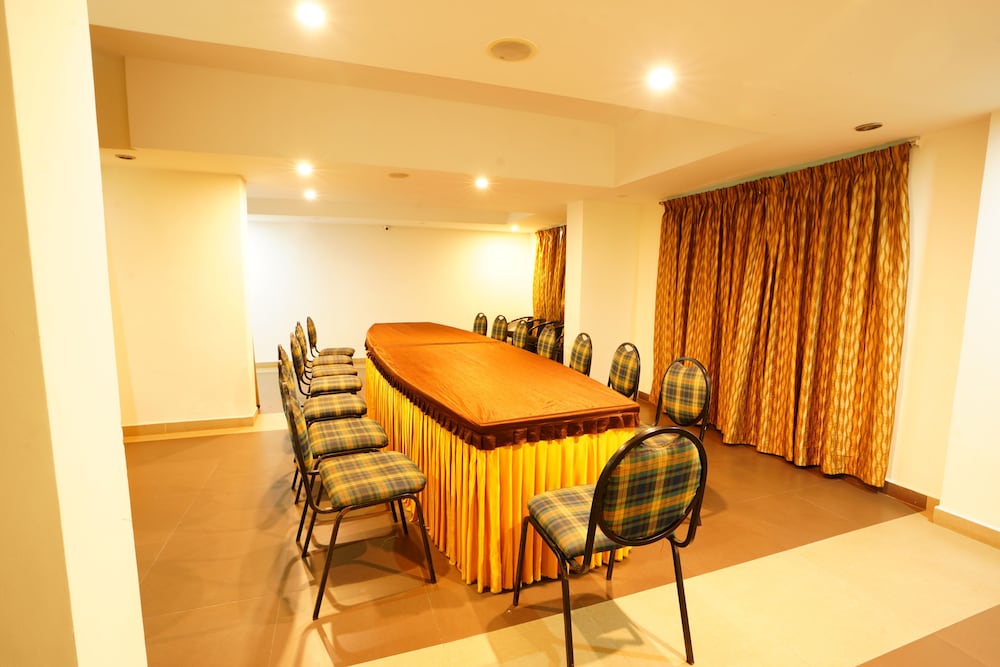 HOTEL GRAND BEE 36/50