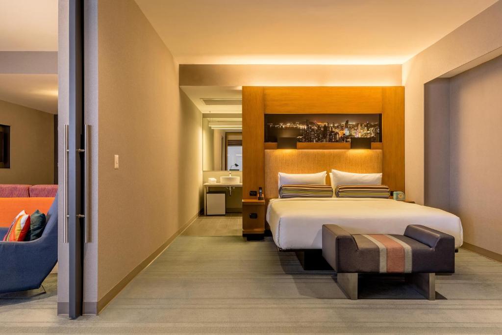 Aloft, Suite