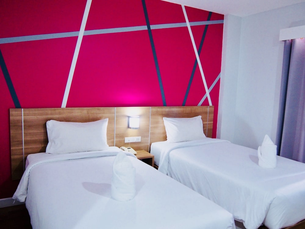 STANDARD, TWIN BEDS, CITY VIEW