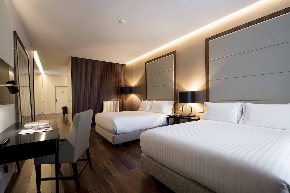 SUPERIOR, 2 DOUBLE BEDS