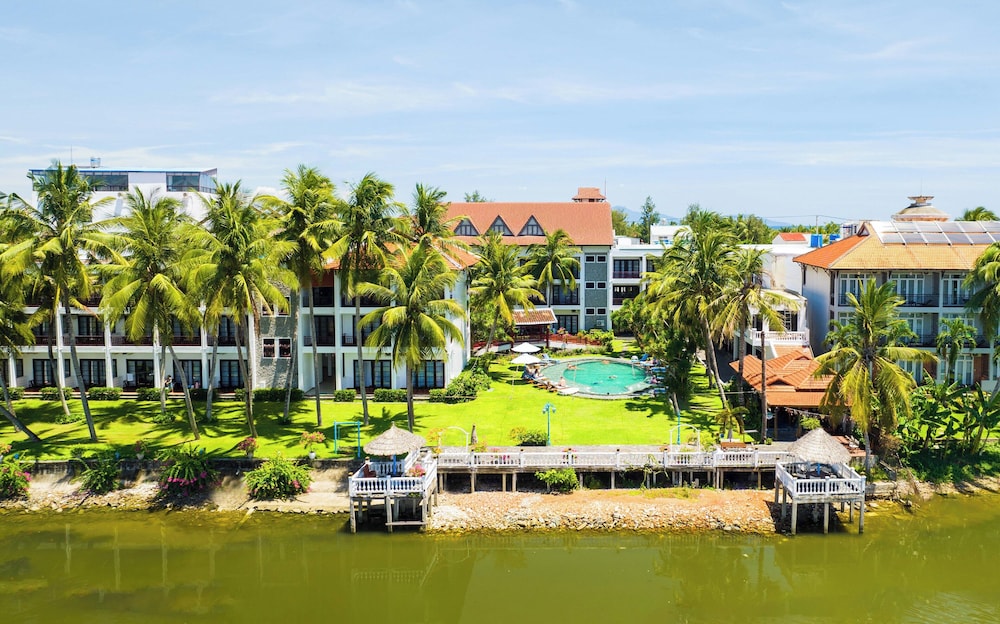 River Beach Resort and Residences 72/76