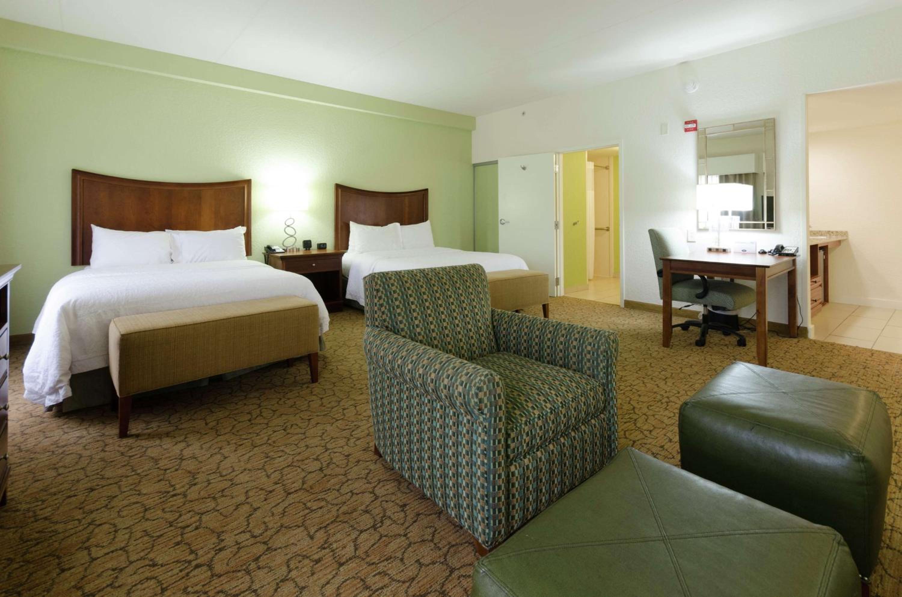 استوديو بسريرين كوين بمطبخ صغير بحوض استحمام، Hampton Inn Hickory 4/6