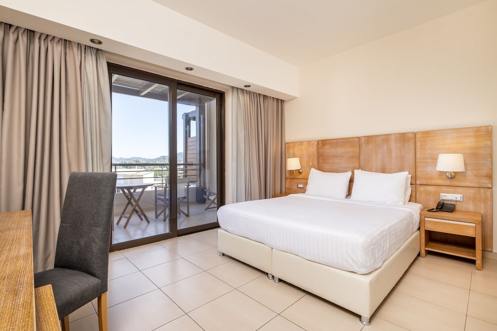 ROOM, DOUBLE BED