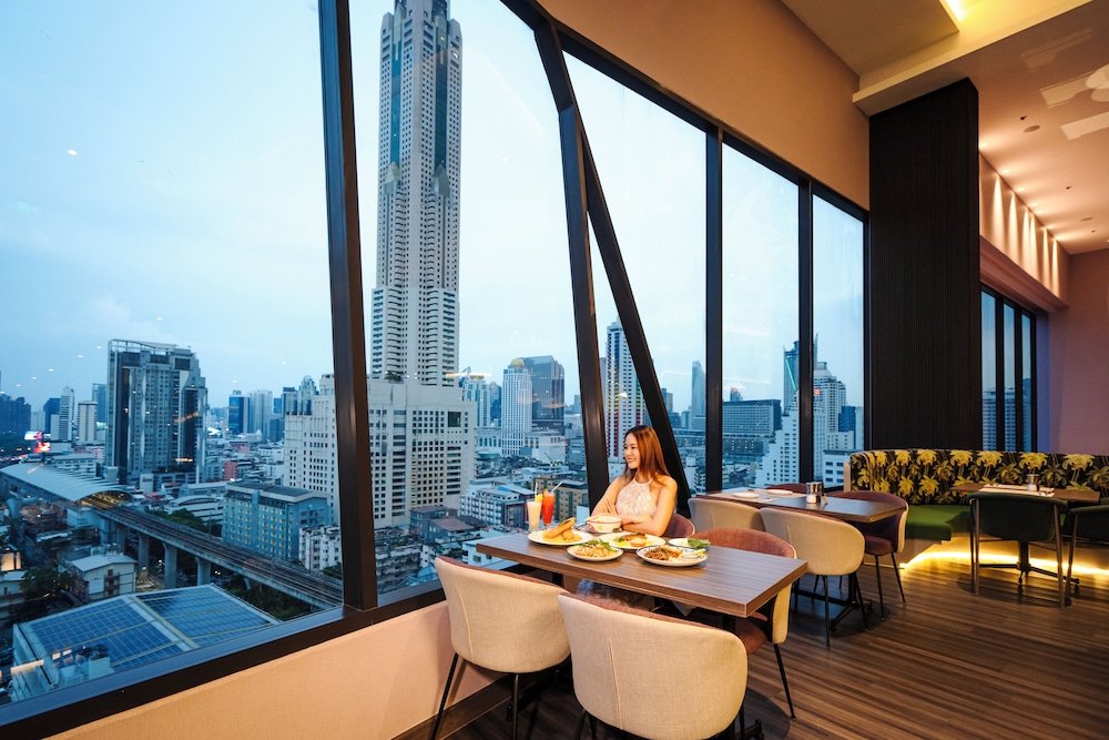 Queensland Hotel Bangkok 23/50