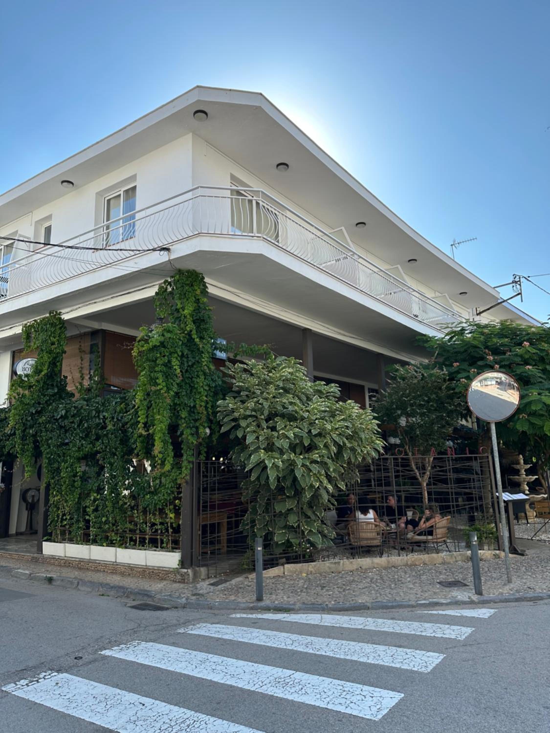 L'illa Hotel 1/25