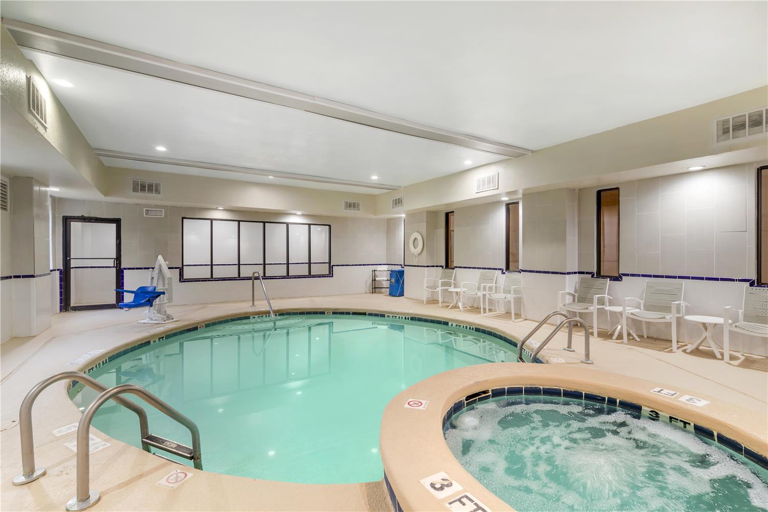 Best Western Plus Richmond Hill Inn 24/53