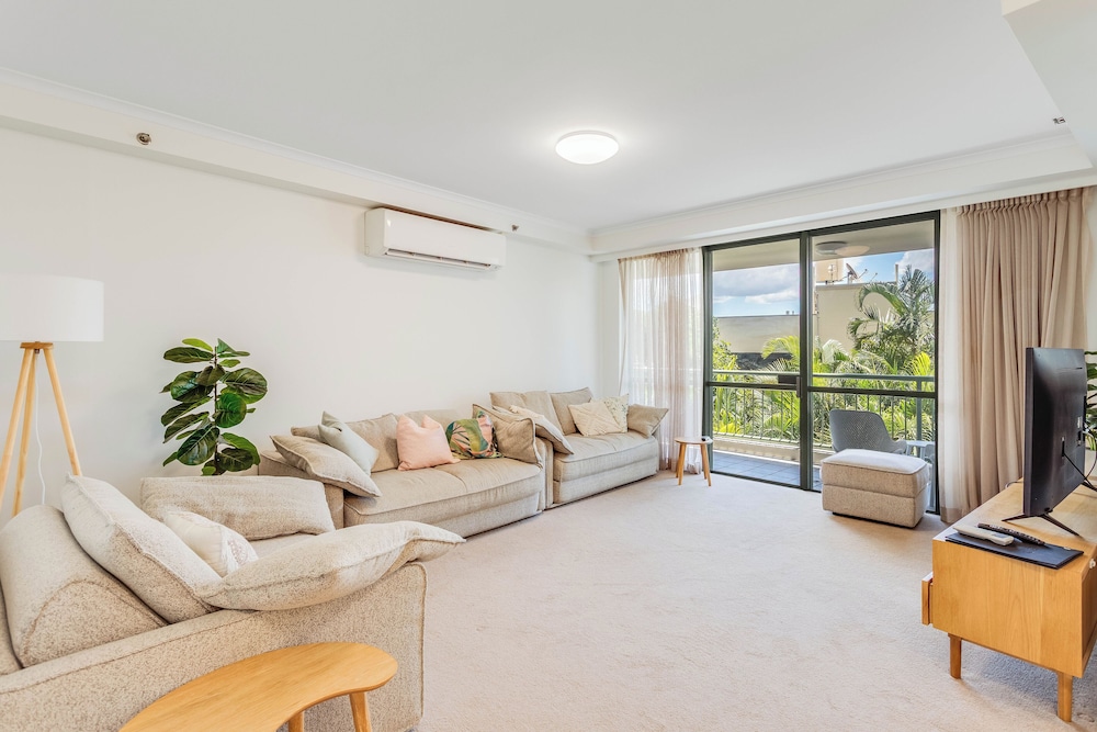 The Meriton On Main Beach 30/50