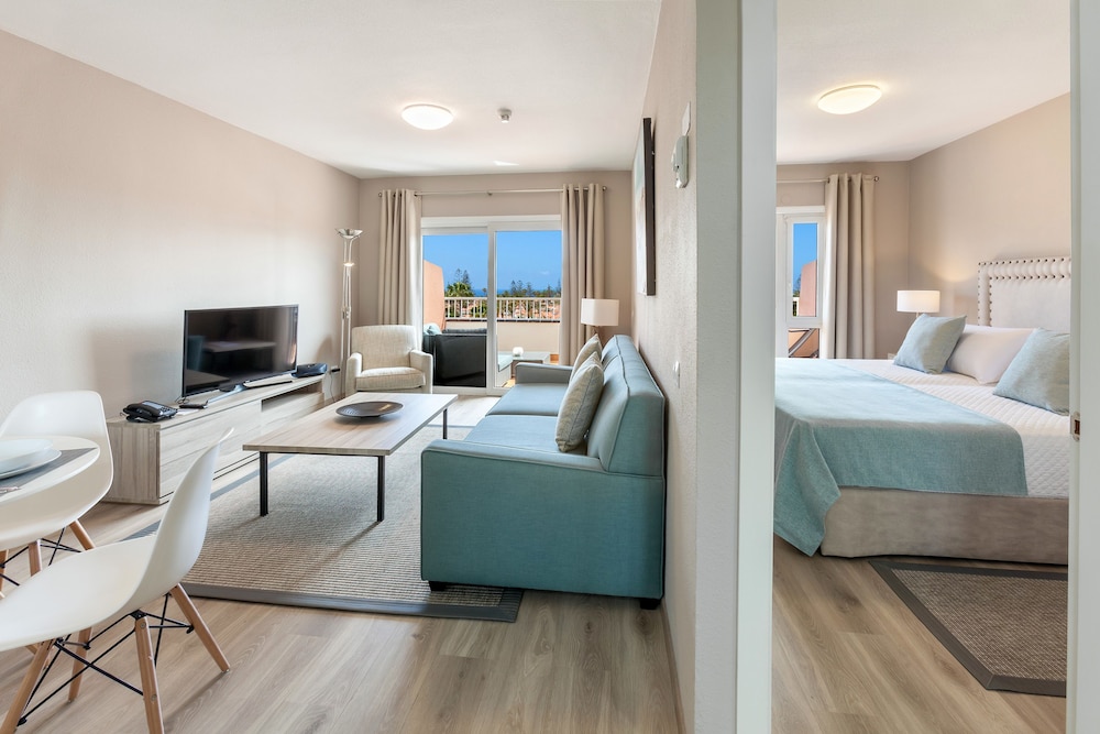 Xtra, Twin Beds، Sol Barbacan Apartments 3/10