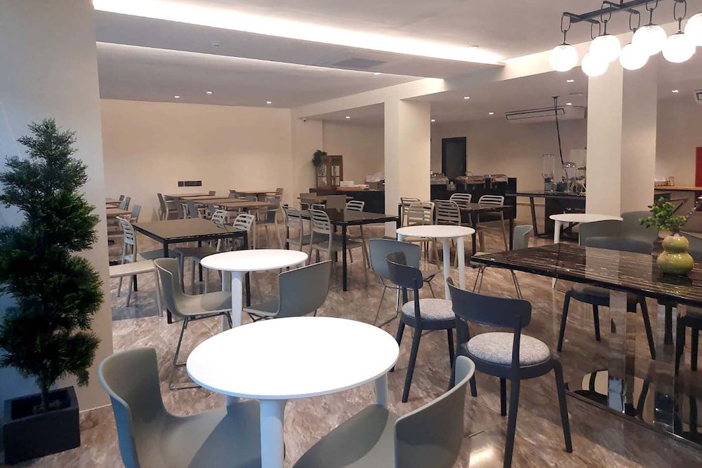 The 9 Residence Hotel 38/50