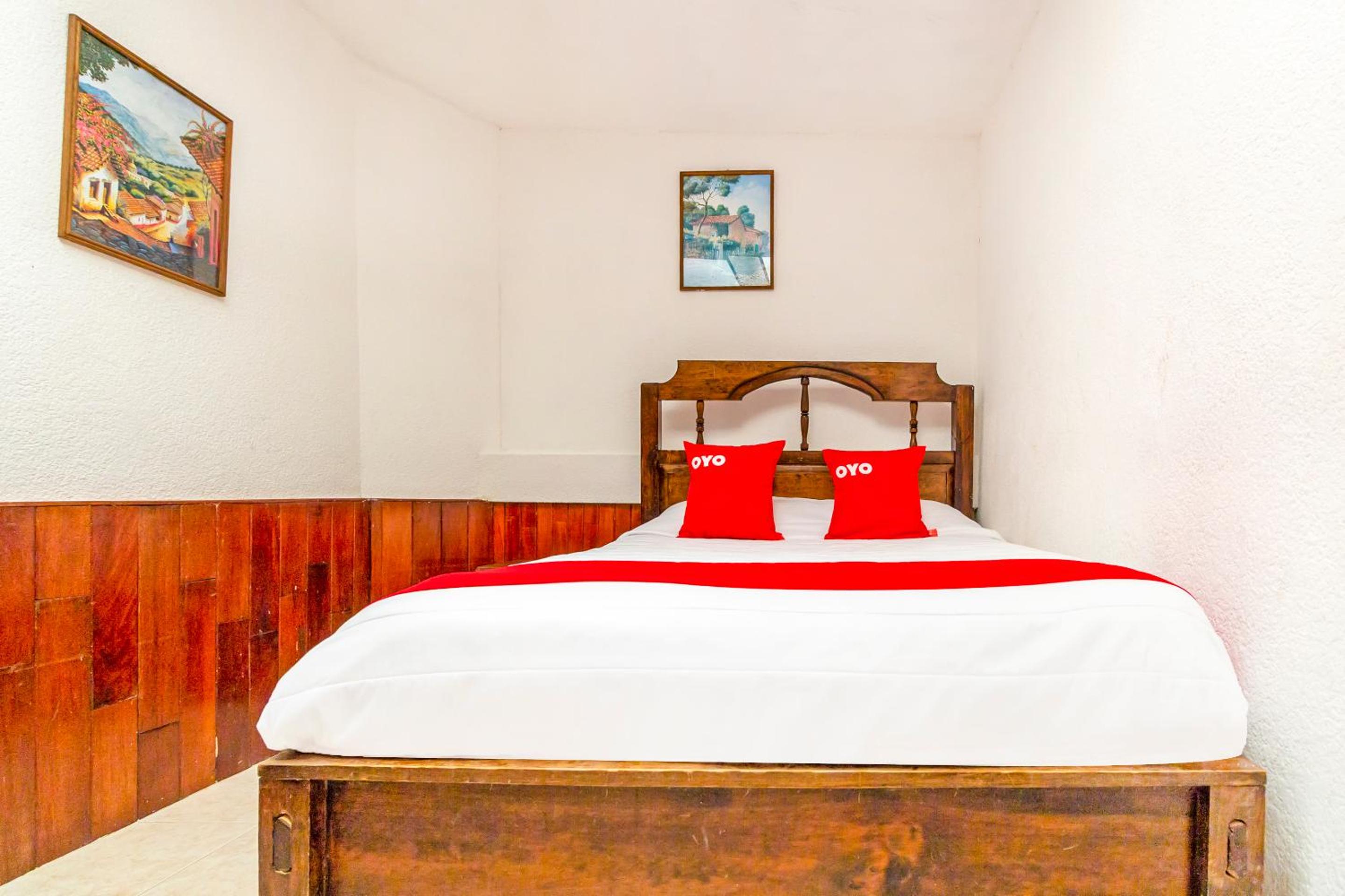 غرفة سوبيريور، OYO Hotel Las Nubes,Mercado de Dulces y Artesanias Ambar 3/6