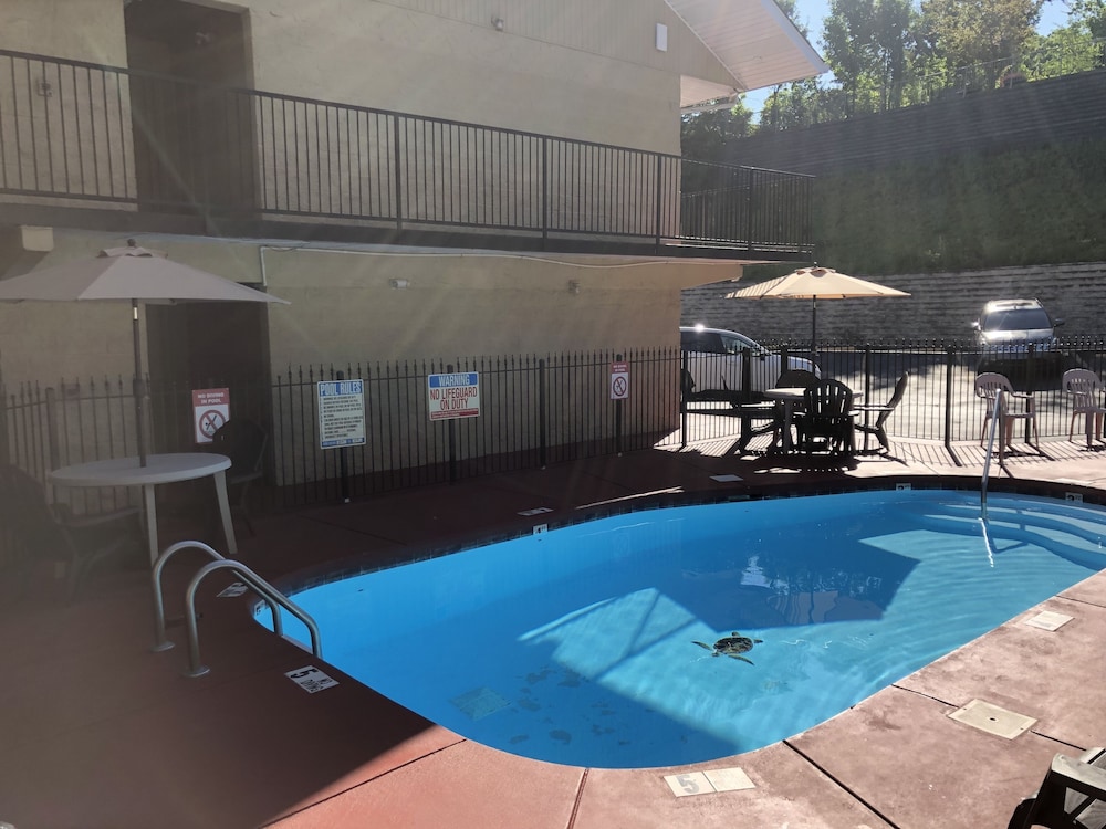 Smoky View Inn 13/26