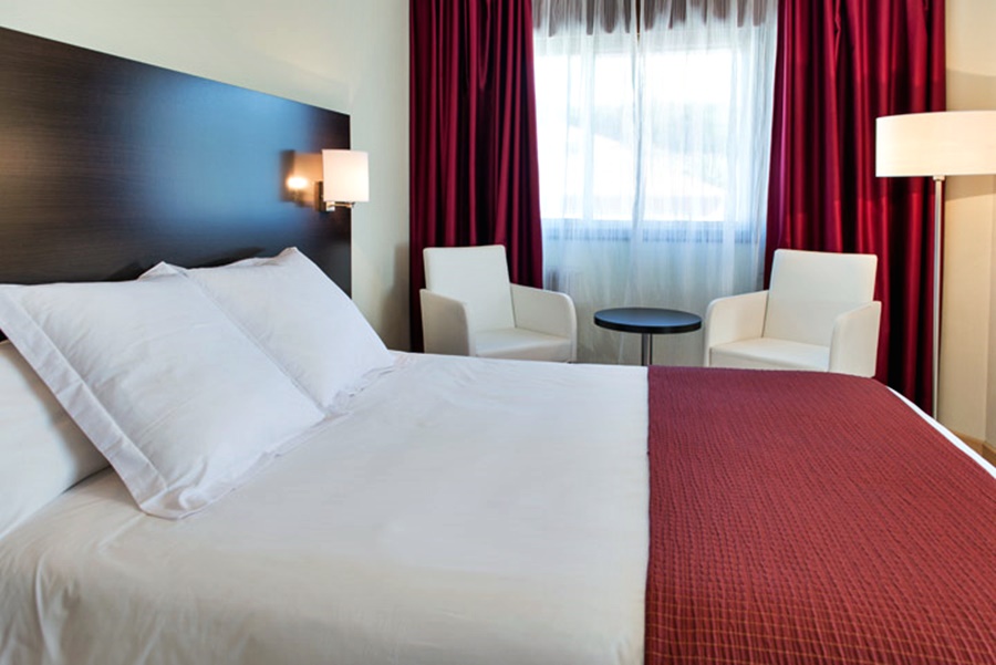 Hotel Santiago Apostol Husa Santiago Apostol 10/16