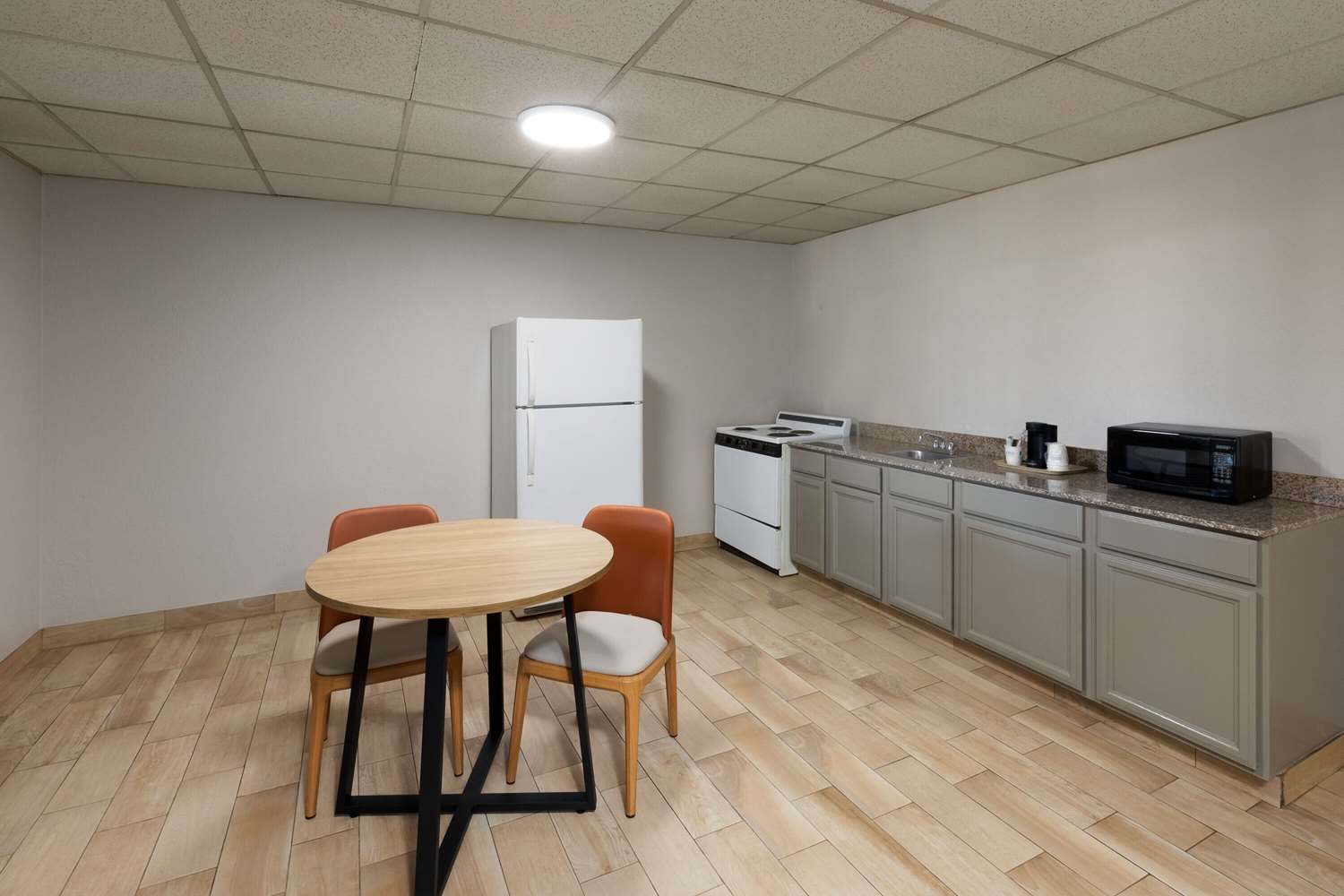 Days Inn By Wyndham Oklahoma City 16/24