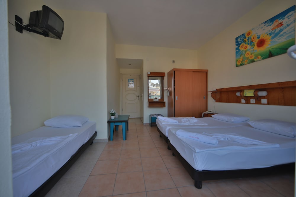 ROOM, TRIPLE