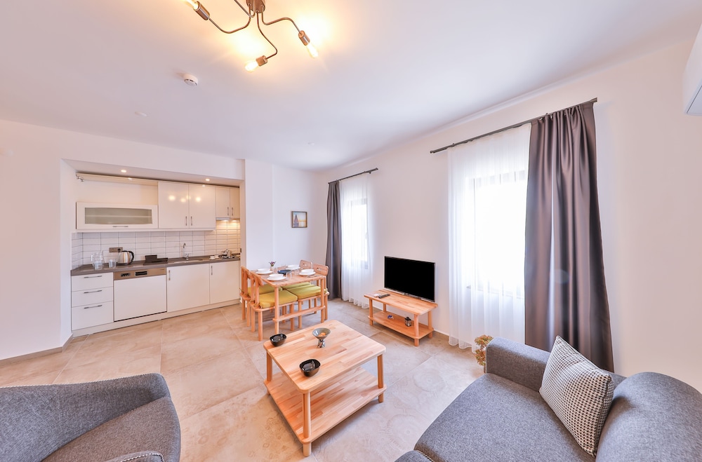 Thomas Suites 19/33