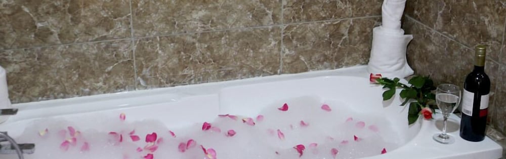 Tirar International Hotel 7/25