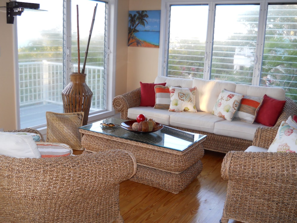 Harbor Breeze Villas 37/64
