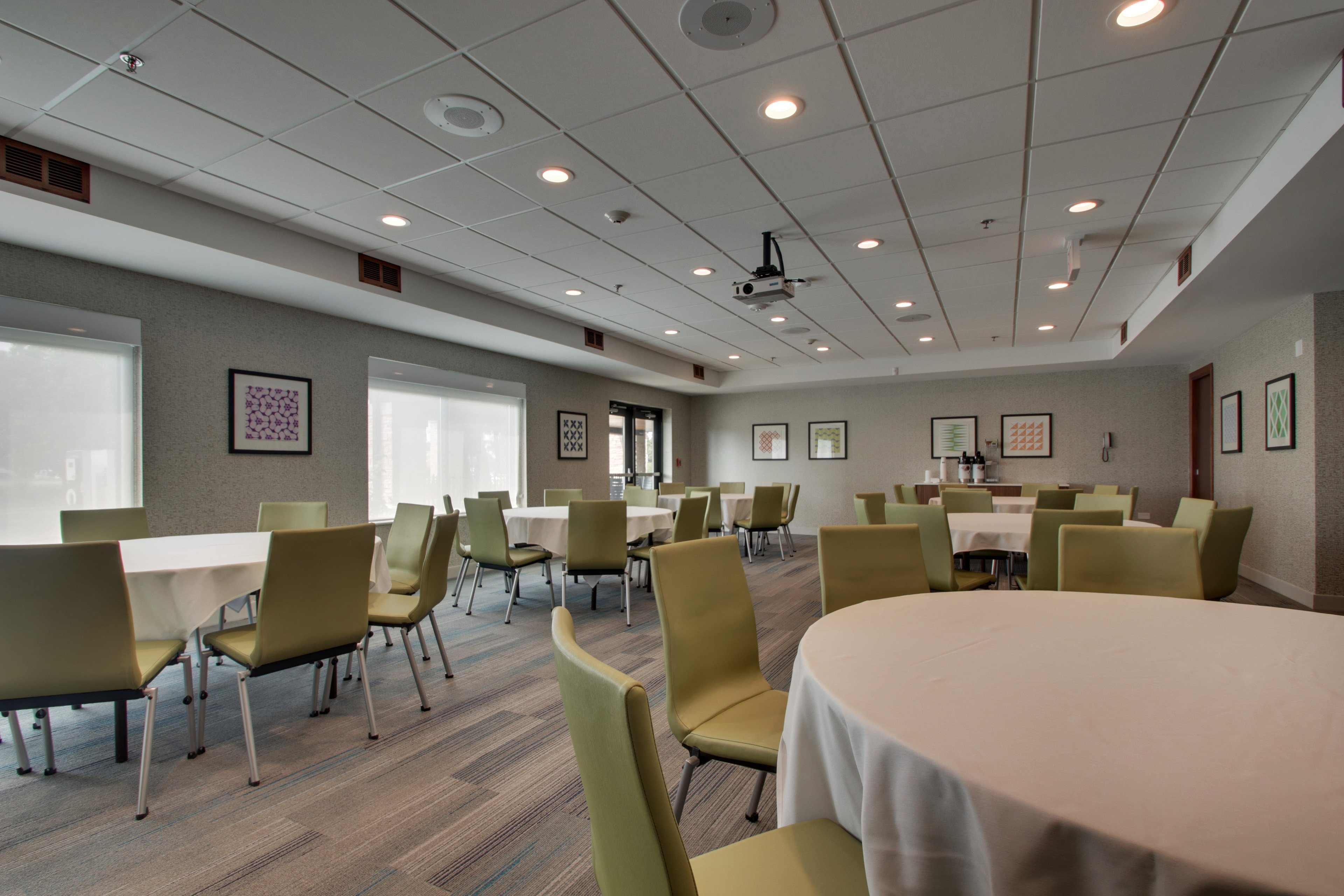 Holiday Inn Express & Suites AURORA NAPERVILLE 26/41