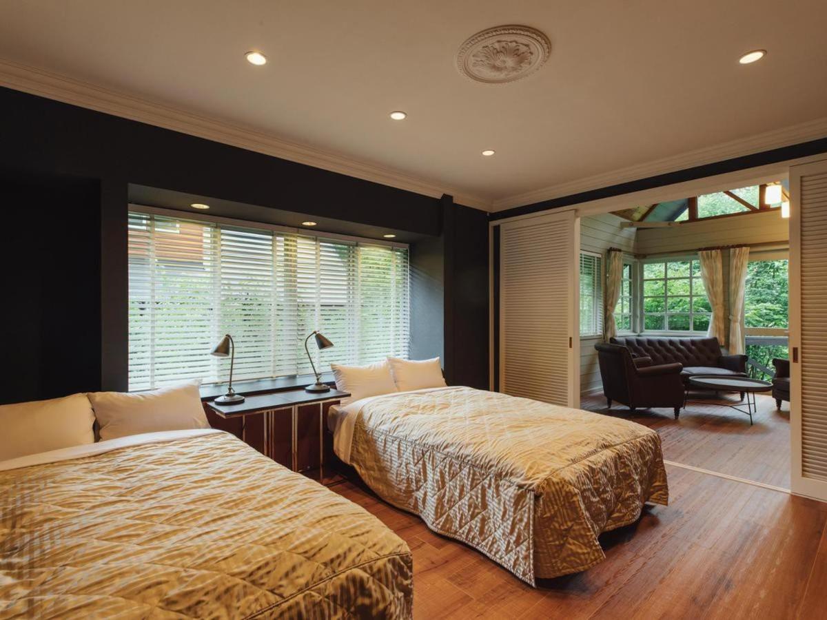Designer, Cottage, King Bed