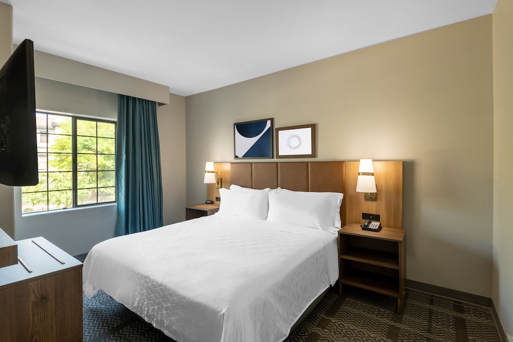 Staybridge Suites Phoenix-Glendale 17/65