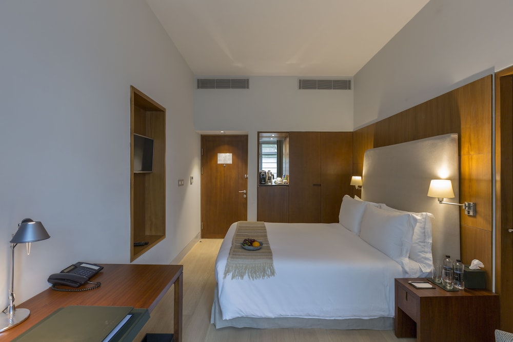 The Manor New Delhi 27/74