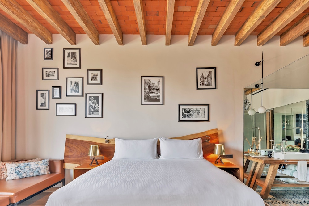 Suite, King Bed, Sun Deck, Hot Tub