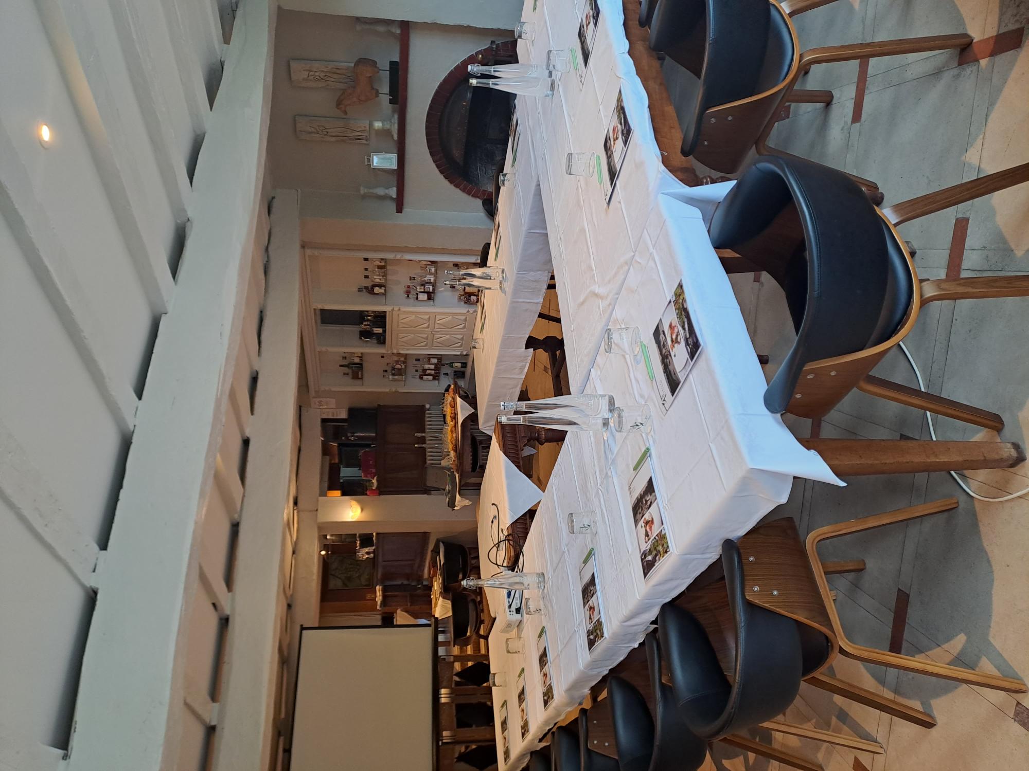 restaurant cafeteria