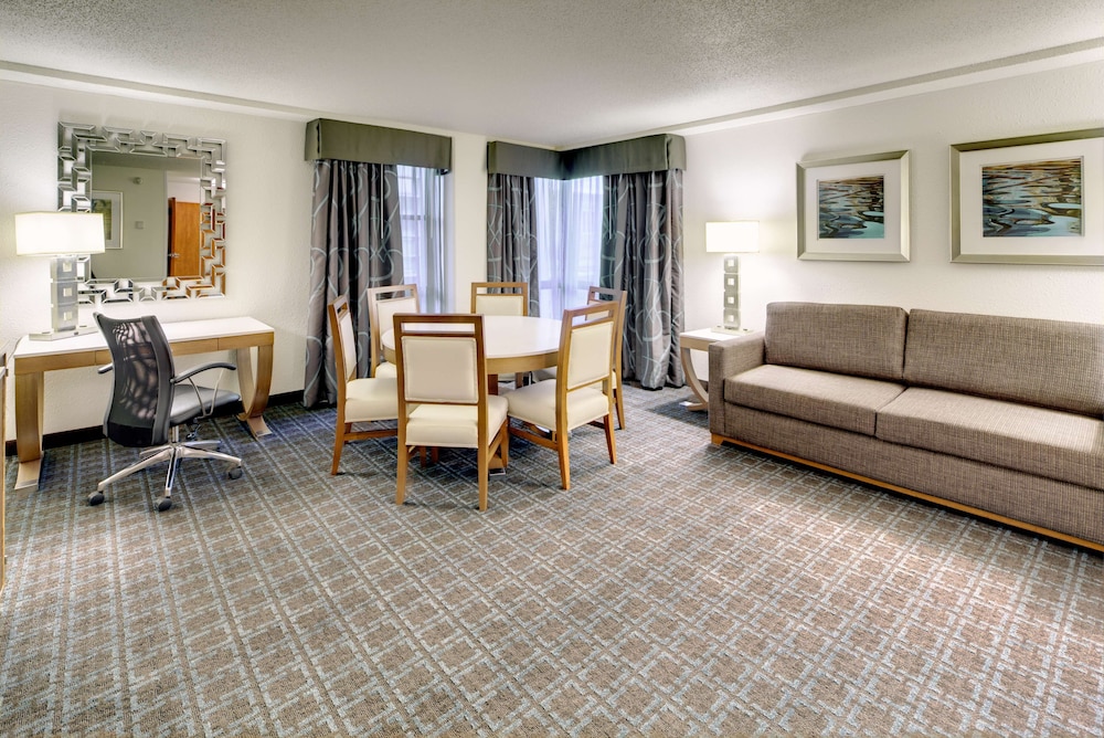 DoubleTree by Hilton Milwaukee Downtown 28/50