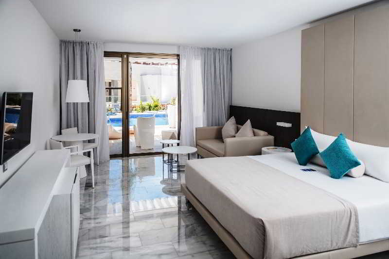 Junior Suite Deluxe Swimout