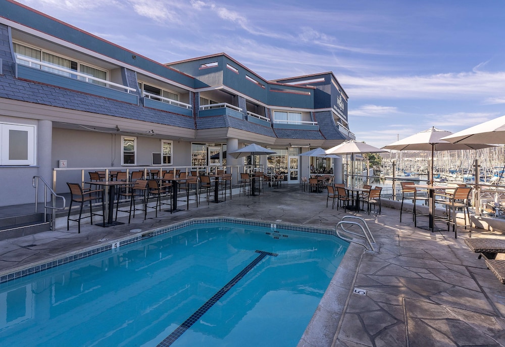 Bay Club Hotel & Marina 10/65