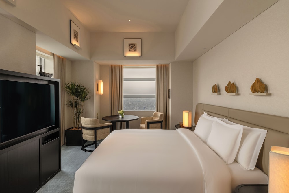 PREMIUM, KING BED, CORNER