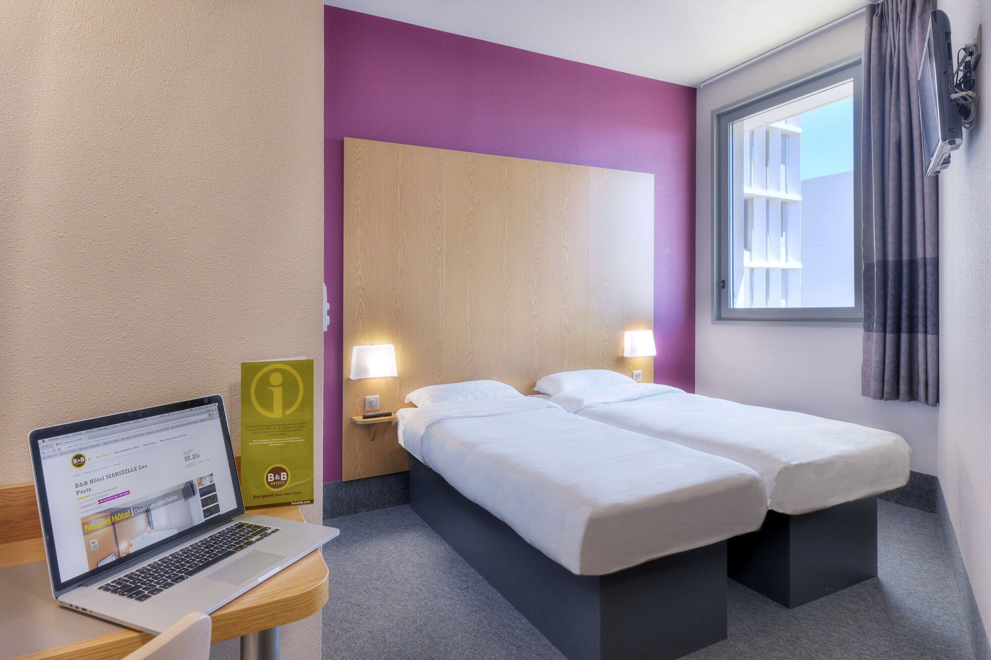 ROOM, TWIN BEDS