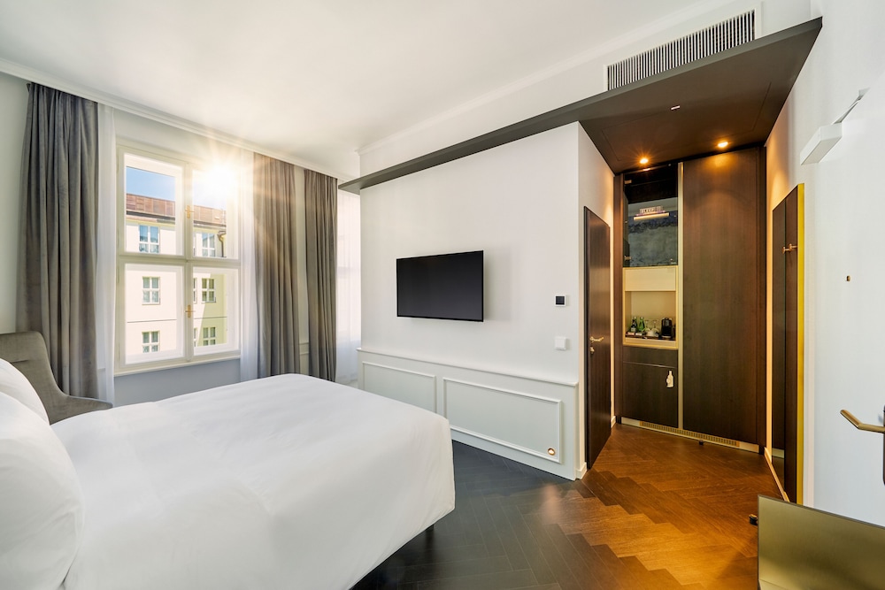 SUPERIOR, DOUBLE BED