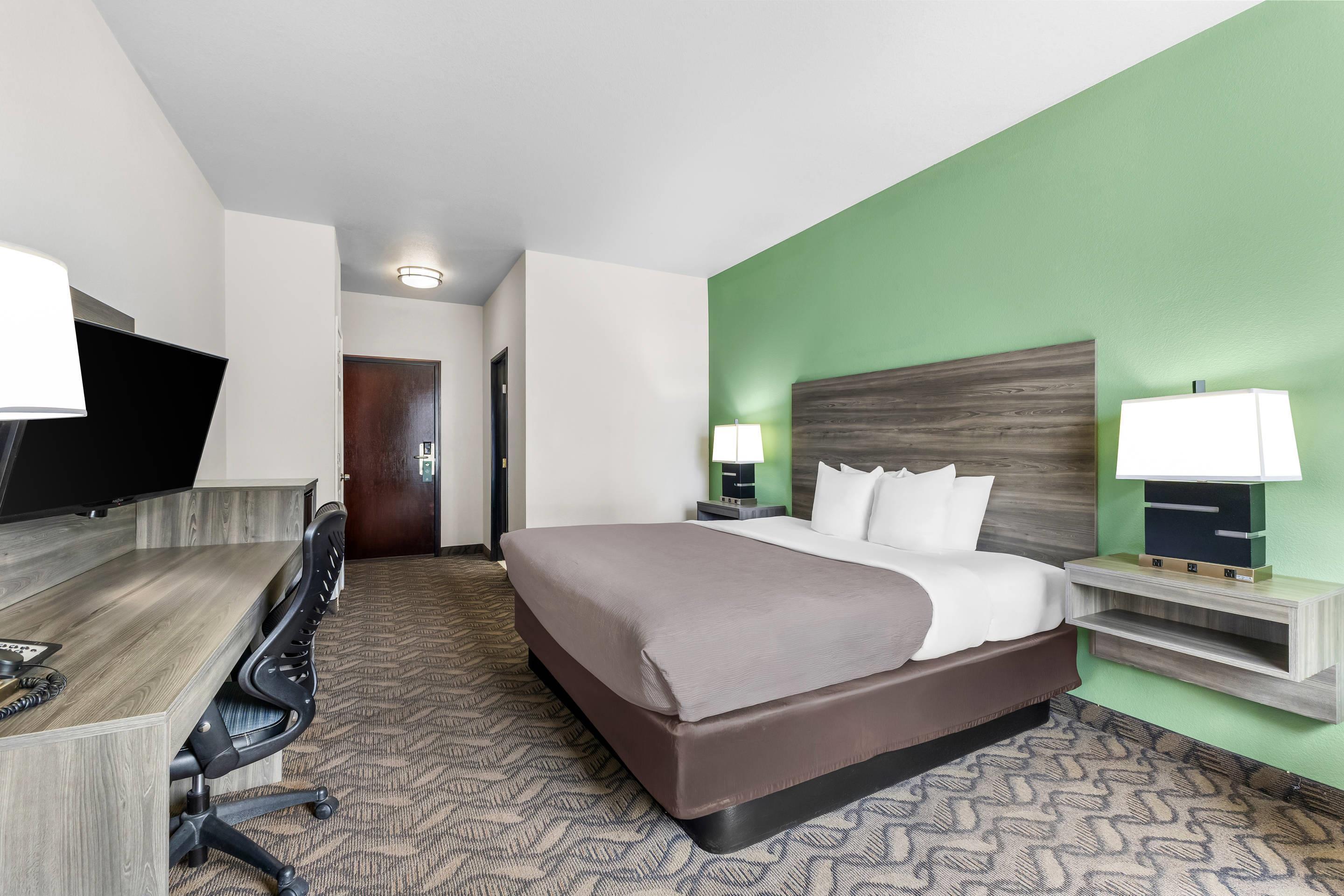 SUITE, KING BED