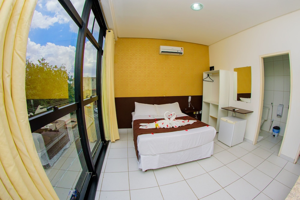 Falcao Hotel 8/44