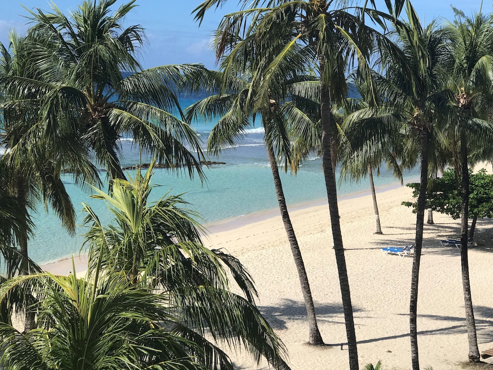 Coconut Court Beach Hotel 42/50