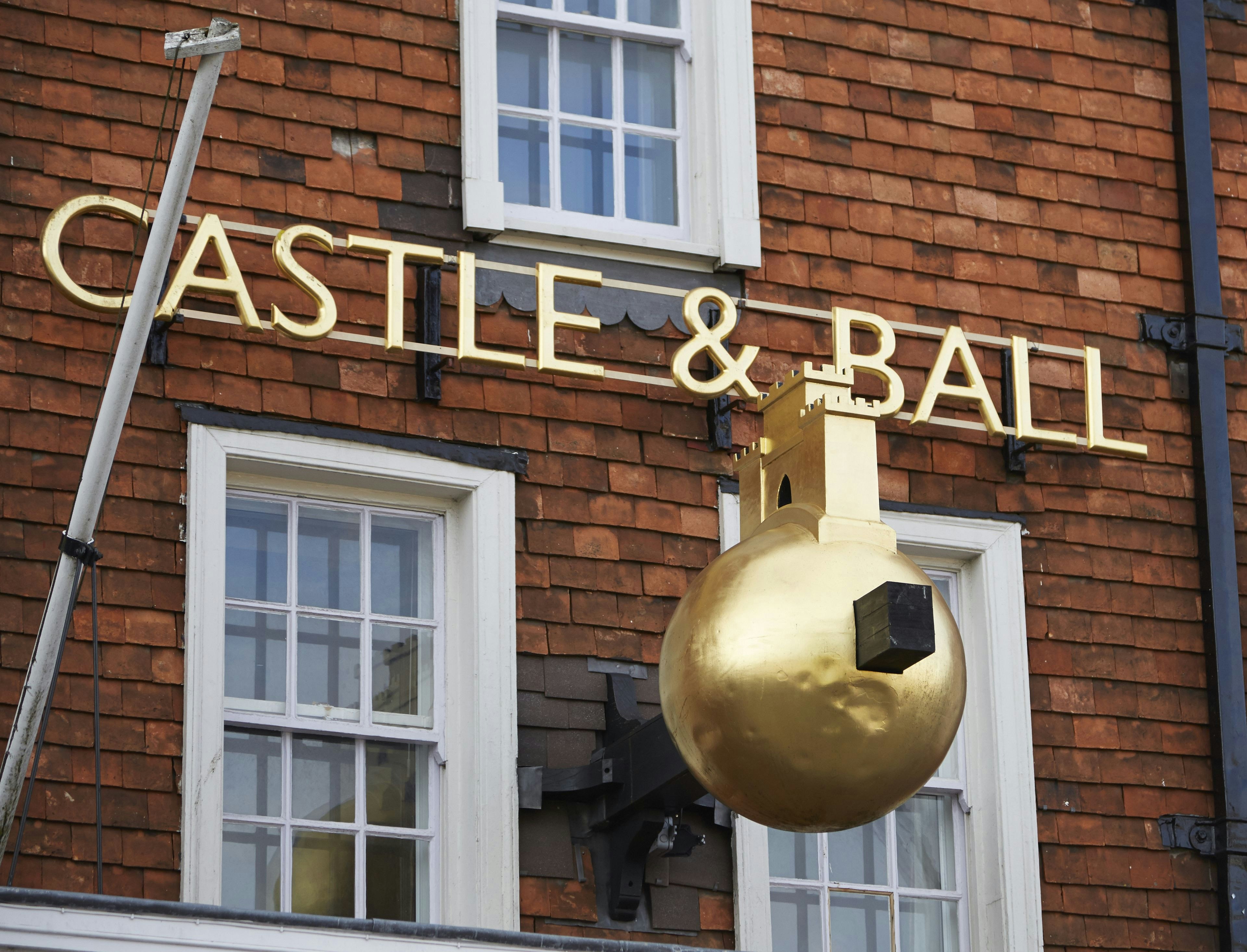 Castle and Ball Hotel 13/19