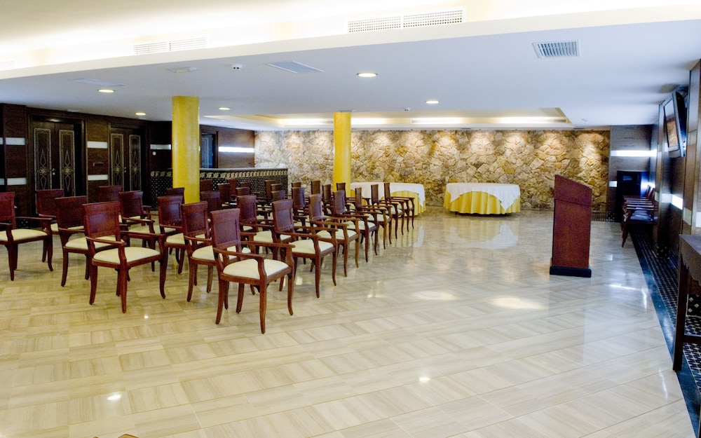 HOTEL SIERRA DE CAZORLA 3* 28/33