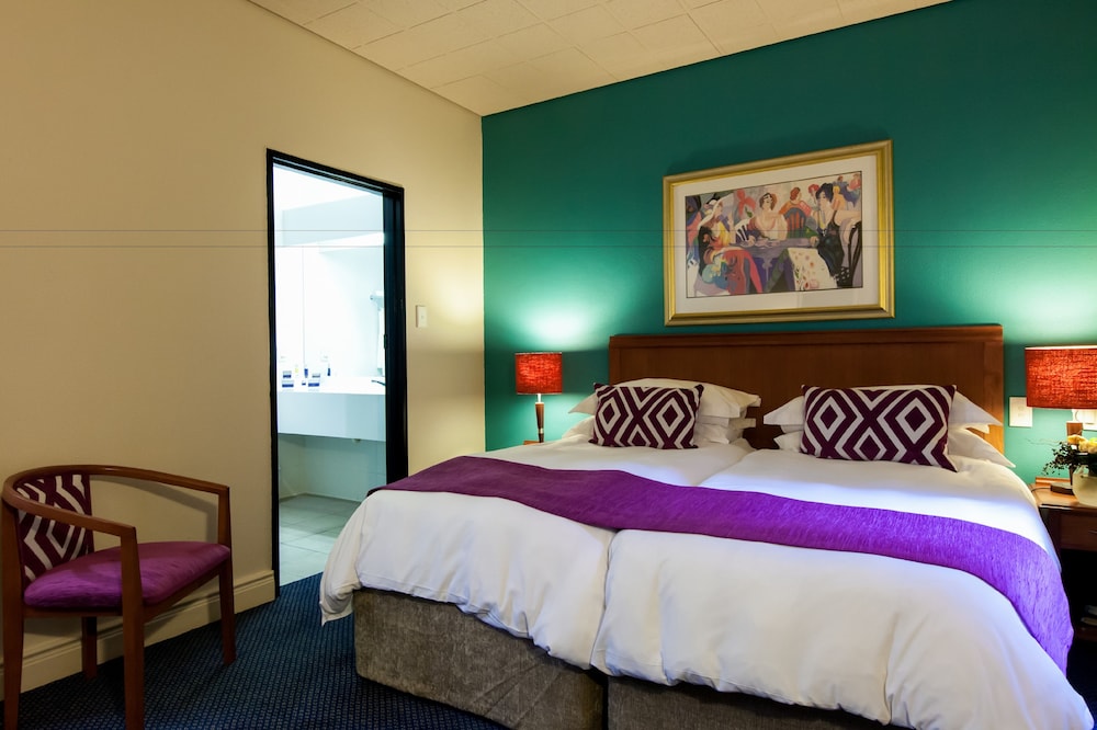 SUPERIOR, DOUBLE OR TWIN BED