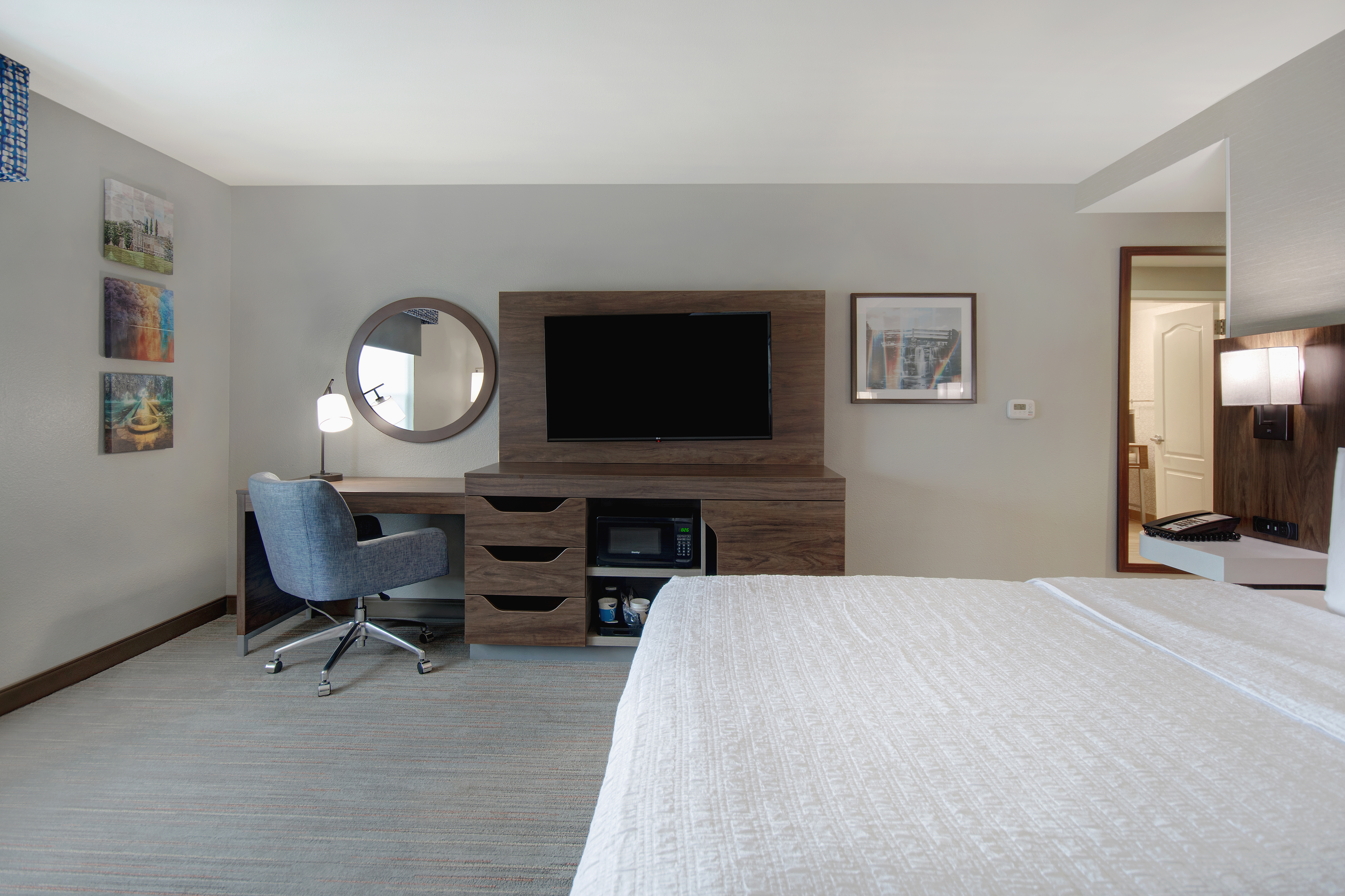 STUDIO, KING BED, ACCESSIBLE
