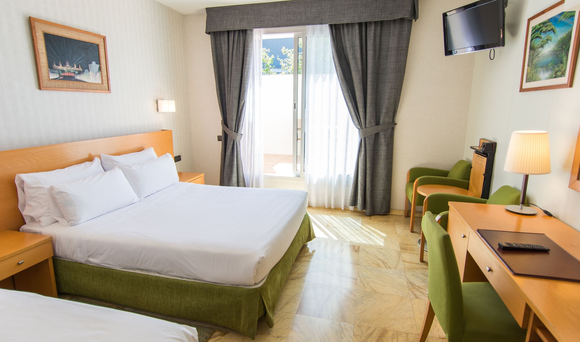 SUPERIOR, DOUBLE BED, CITY VIEW, TERRACE