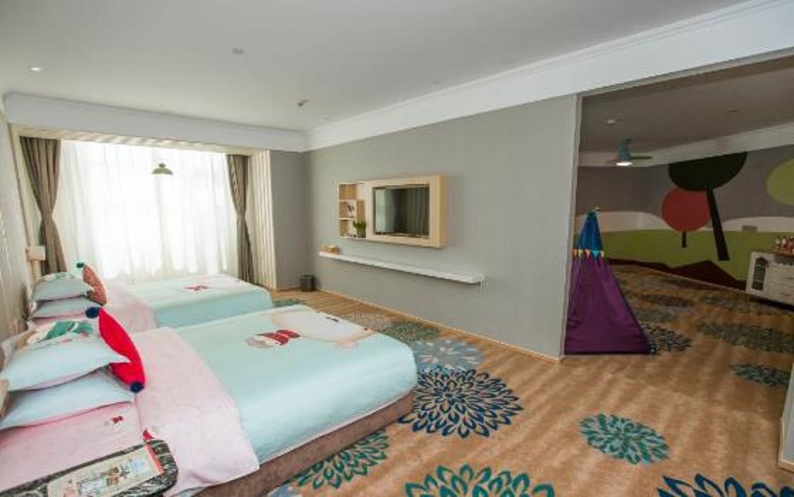 FAMILY SUITE, 2 QUEEN BEDS