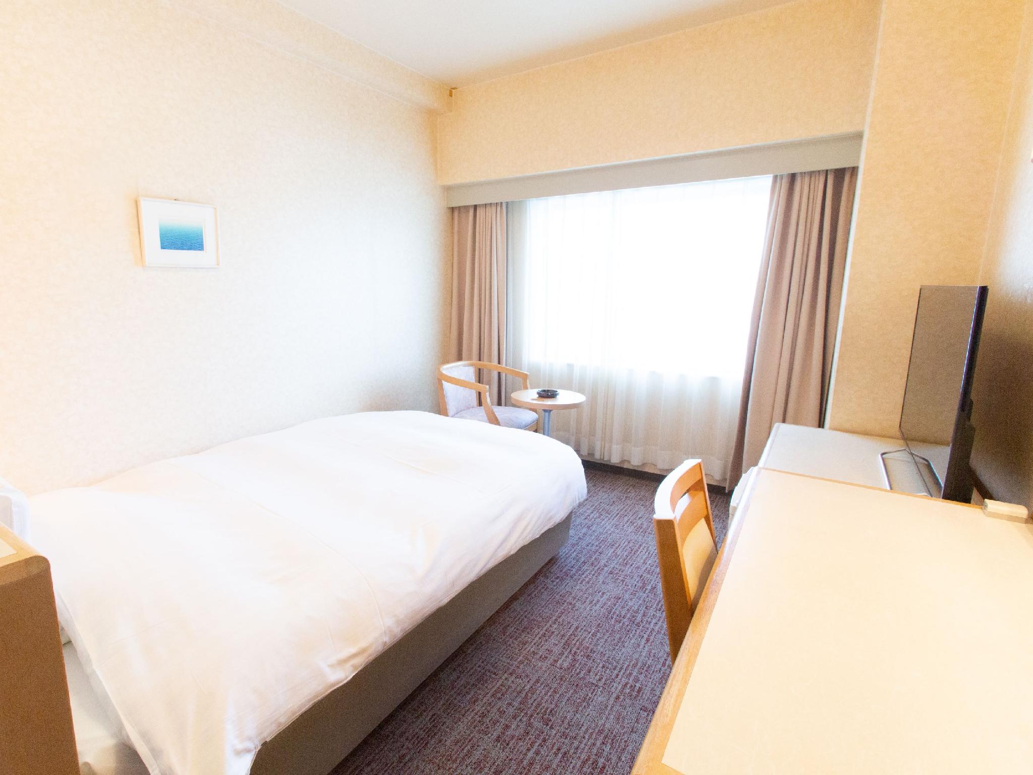Semi Room, Single Bed, Semi Double Bed, Smoking