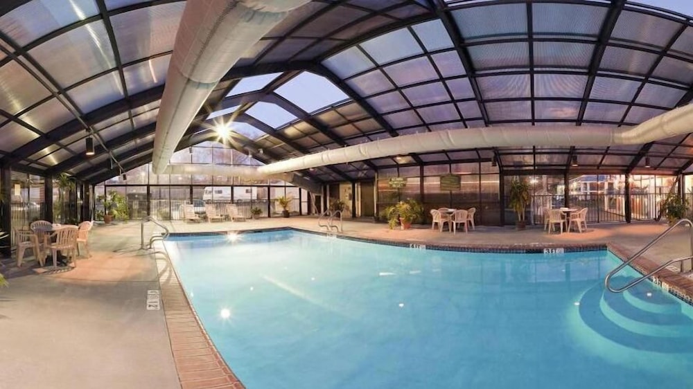 swimming pool spa