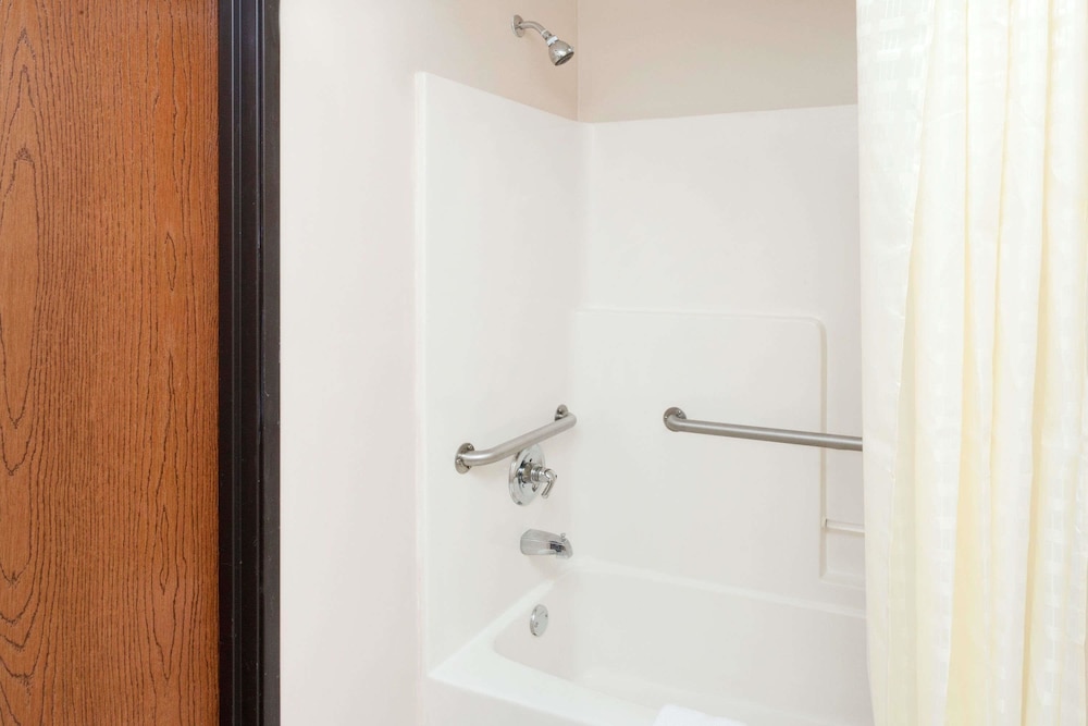 Baymont by Wyndham Chicago/Calumet City 14/37