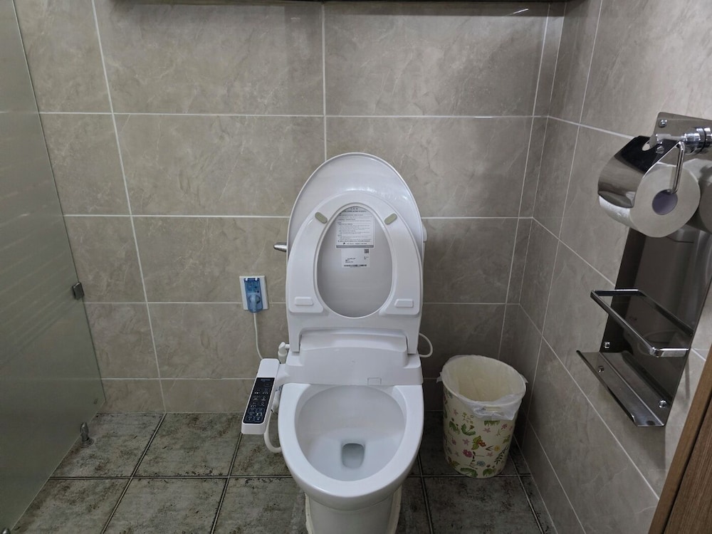 Cheonjiyeon Hotel 48/50